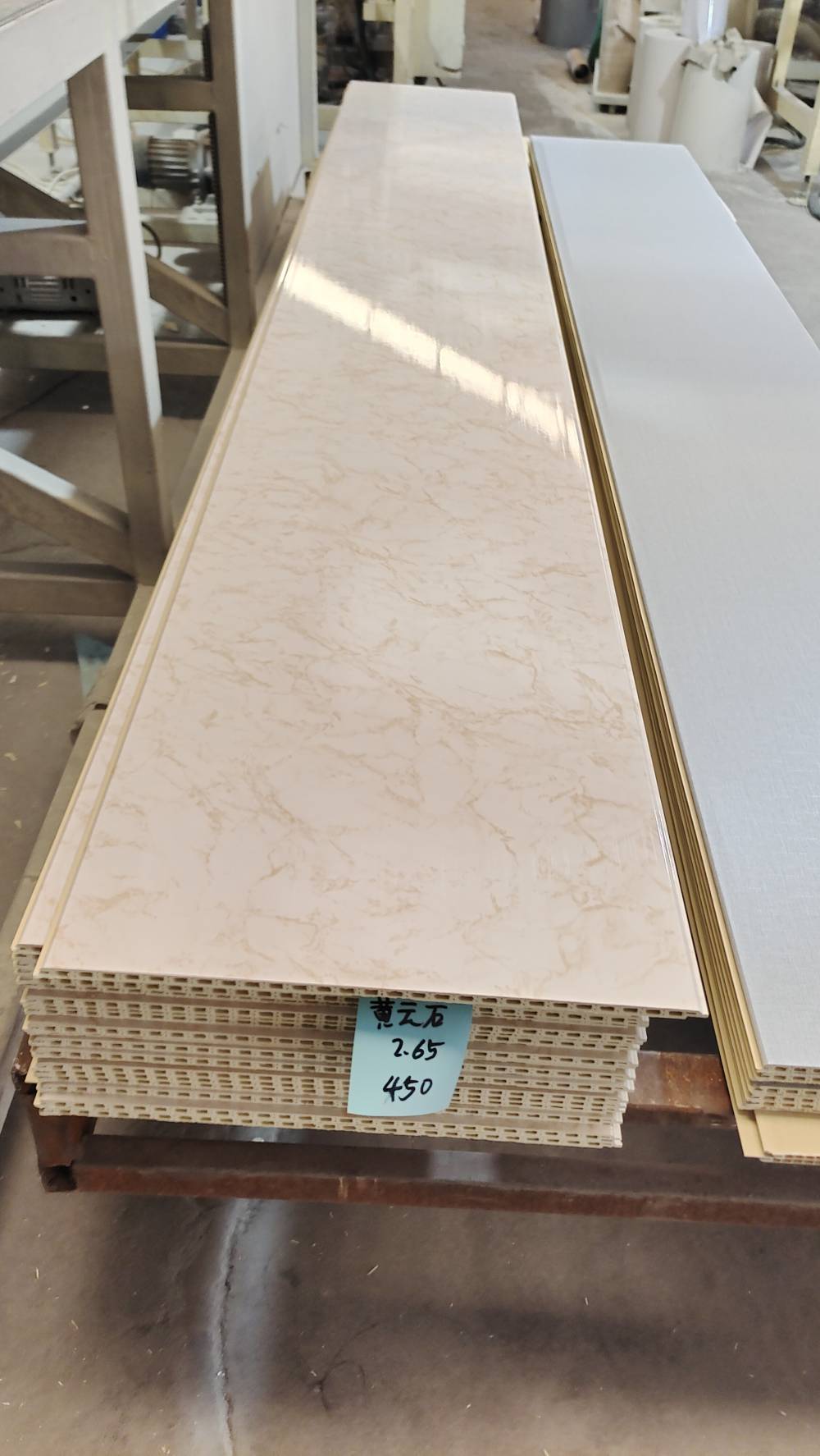 石塑護(hù)墻板與PVC集成墻板 從產(chǎn)品對(duì)比到廠家選擇全解析